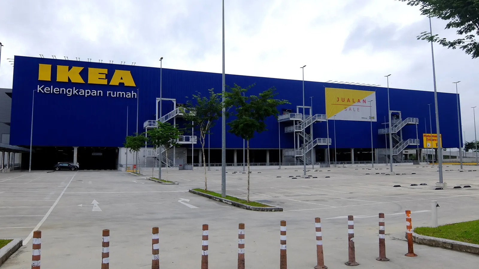 IKEA Tebrau's blue and yellow store building with its large open-air car park in Johor Bahru