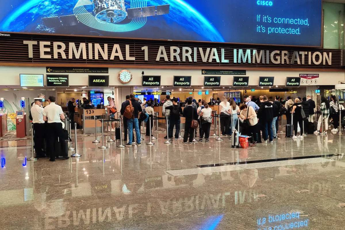 樟宜机场第一航站楼入境检查处排队的旅客