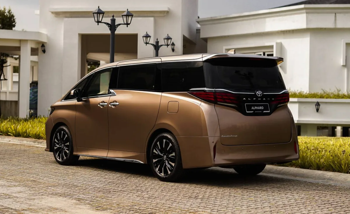 Toyota Alphard 车内