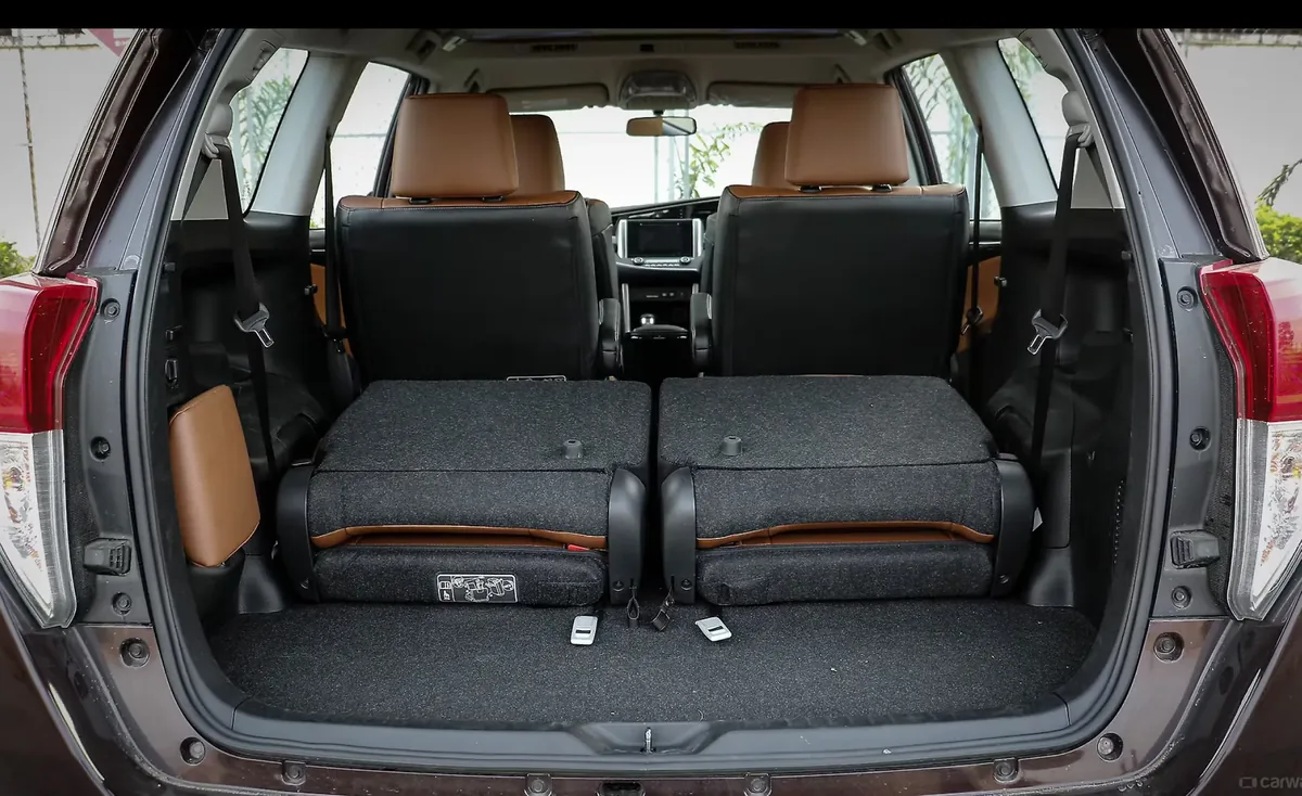 Toyota Innova 座椅
