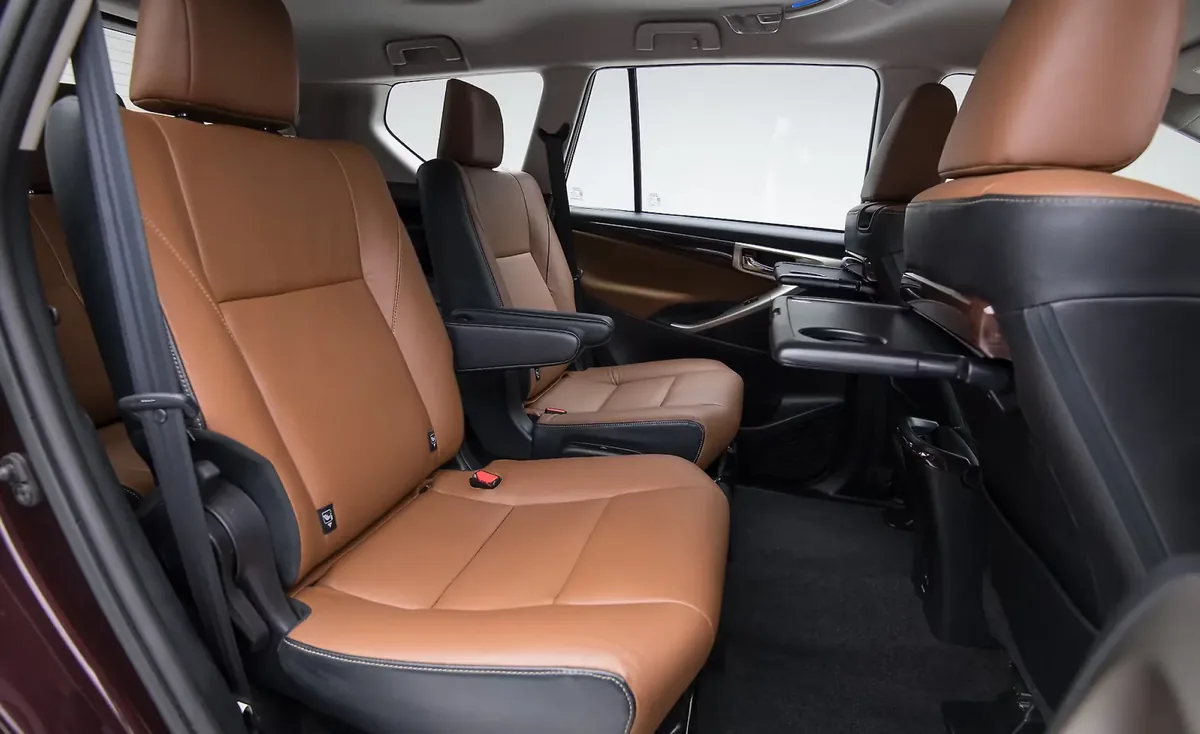 Toyota Innova-6